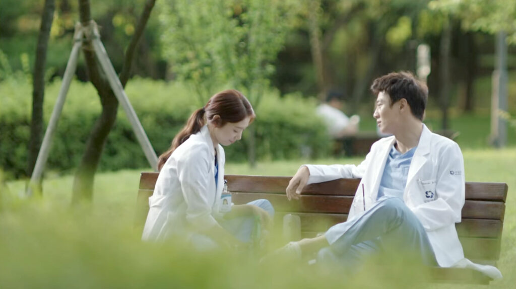Yoo Hye-Jung played by Park Shin-Hye and Hong Ji-Hong played by actor Kim Rae-won