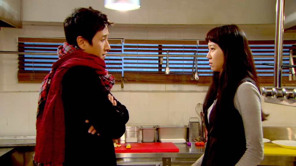 Seo Yoo-Kyung played by actress Gong Hyo-jin, Choi Hyun-Wook played by actor Lee Sun-Kyun